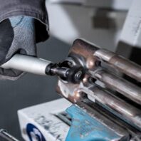 csapos-korkefe-hullamos-inox-drot-brs-600-w-klingspor-hasznalat-kozben