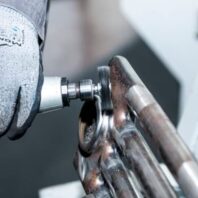 csapos-korkefe-hullamos-inox-drot-brs-600-w-klingspor-hasznalat-kozben-4