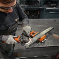 fein-cg-17-125-inox-sarokcsiszolo-125-mm-fordulatszabalyzos-1700-w-hasznalat-kozben